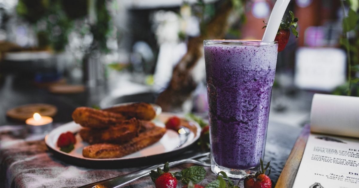 10-breakfast-smoothies-to-lose-weight-blueberry-3404035